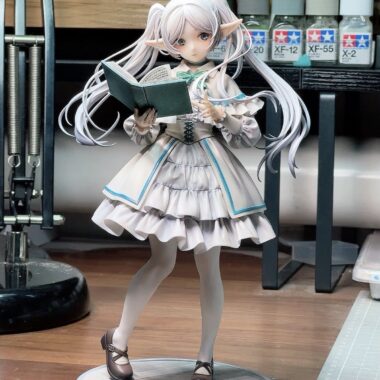 Frieren Figure Custom Collectible Frieren: Beyond Journey's End Reading